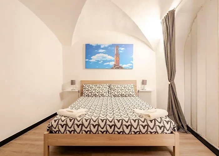 The First Porta Soprana Prione جنوة